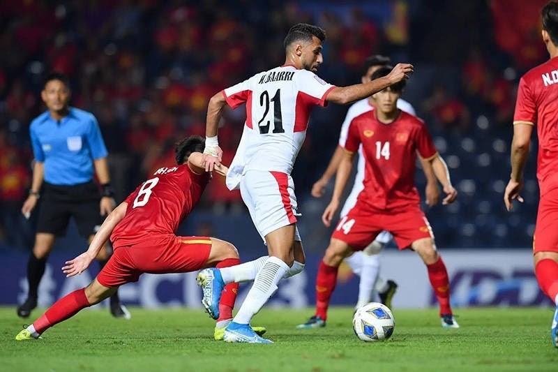 b&oacute;ng đ&aacute; đ&ecirc;m khuya